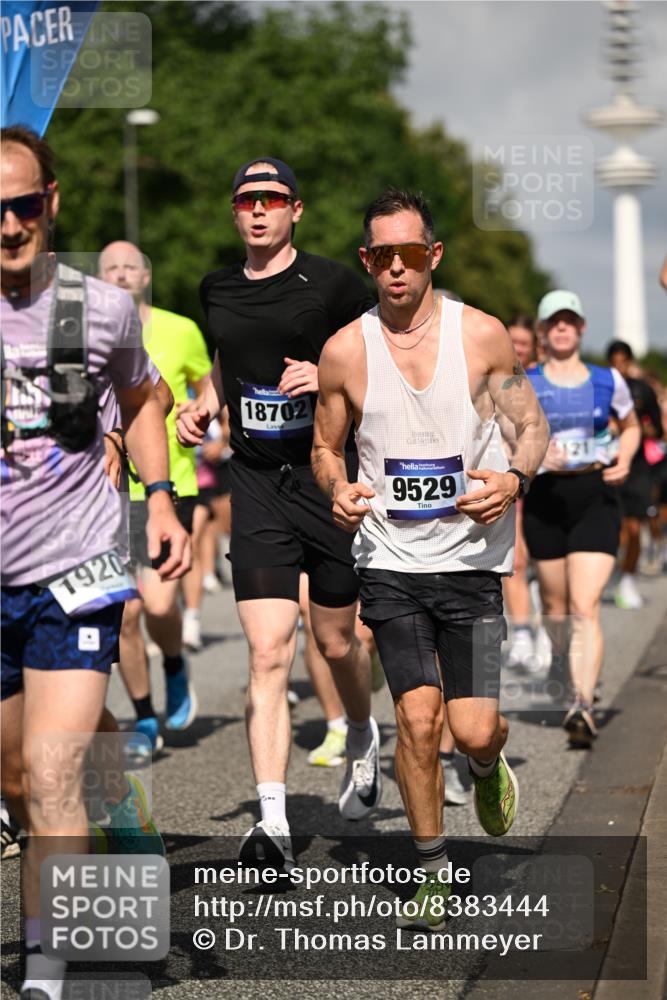 29.06.2025 - hella hamburg halbmarathon Dr. Thomas Lammeyer http://msf.ph/oto/8383444 29.06.2025 09:59:13 Kennedybrücke 1200, 1630, 1683, 1696, 1706, 1884, 2207, 2287, 2411, 2706, 2708, 3087, 3213, 3435, 3692, 3747, 3985, 4088, 4093, 4121, 4189, 4324, 4345, 4847, 4890, 5102, 5421, 5459, 5638, 5915, 6009, 6027, 6054, 6158, 6421, 6532, 6662, 6691, 6836, 6938, 7052, 7312, 7367, 7659, 8139, 8153, 8205, 8216, 8218, 8234, 8302, 8371, 8454, 8487, 8577, 8693, 8720, 8856, 8889, 8899, 8927, 8955, 8977, 9032, 9386, 9529, 9649, 9786, 9869, 9959, 10053, 10115, 10184, 10263, 10423, 11356 meine-sportfotos.de