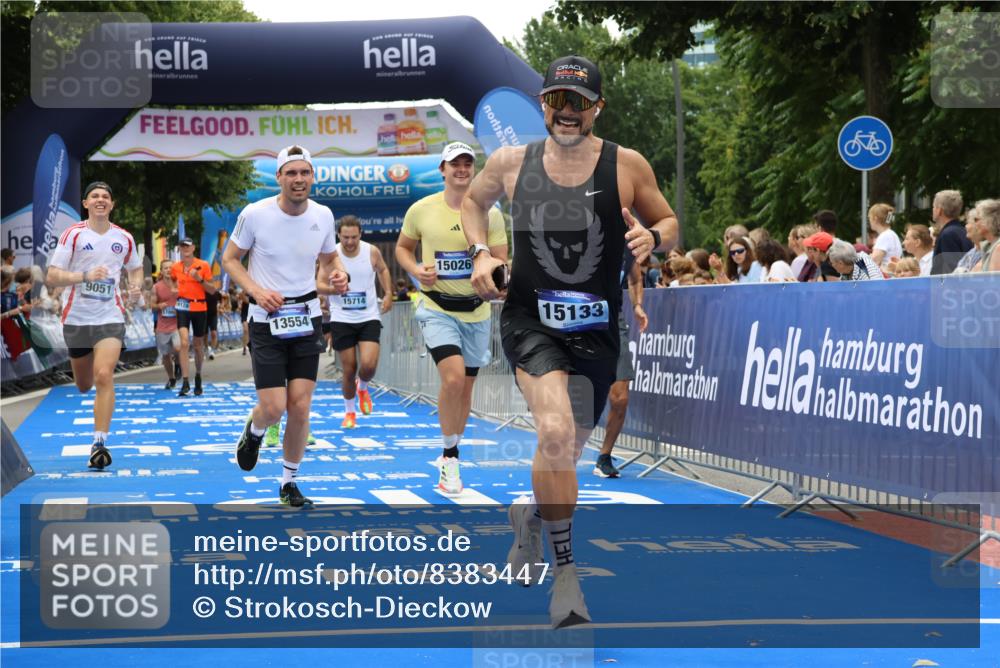 29.06.2025 - hella hamburg halbmarathon Strokosch-Dieckow http://msf.ph/oto/8383447 29.06.2025 10:46:36 Ziel 1920, 1942, 4497, 5459, 8482, 9051, 9232, 9386, 9529, 13525, 13554, 15026, 15133, 15206, 15714, 16175, 17281, 17461, 17743, 17865, 18297, 18882, 19128 meine-sportfotos.de