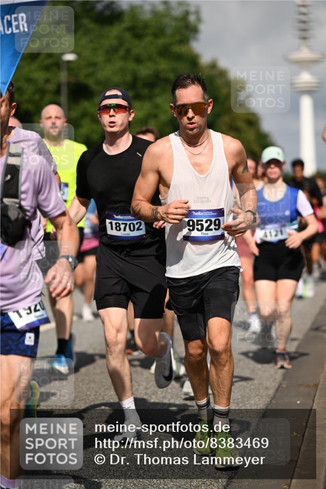 29.06.2025 - hella hamburg halbmarathon Dr. Thomas Lammeyer http://msf.ph/oto/8383469 29.06.2025 09:59:14 Kennedybrücke 1200, 1630, 1683, 1696, 1706, 1884, 2207, 2287, 2411, 2706, 2708, 3087, 3213, 3435, 3692, 3747, 3985, 4088, 4093, 4121, 4189, 4324, 4345, 4601, 4847, 4890, 5102, 5421, 5459, 5638, 5915, 6009, 6027, 6054, 6158, 6421, 6532, 6662, 6691, 6836, 6938, 7052, 7056, 7312, 7367, 7659, 8139, 8153, 8205, 8216, 8218, 8234, 8302, 8371, 8454, 8487, 8577, 8693, 8720, 8856, 8889, 8899, 8927, 8955, 8977, 9032, 9386, 9529, 9649, 9786, 9869, 9959, 10053, 10115, 10184, 10263, 10423, 11356 meine-sportfotos.de