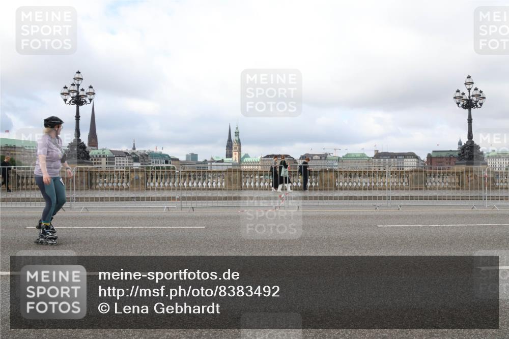 29.06.2025 - hella hamburg halbmarathon Lena Gebhardt http://msf.ph/oto/8383492 29.06.2025 09:15:24 Lombardsbrücke  meine-sportfotos.de