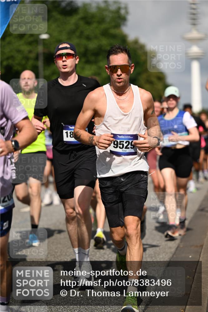 29.06.2025 - hella hamburg halbmarathon Dr. Thomas Lammeyer http://msf.ph/oto/8383496 29.06.2025 09:59:14 Kennedybrücke 1200, 1630, 1683, 1696, 1706, 1884, 2207, 2287, 2411, 2706, 2708, 3087, 3213, 3435, 3692, 3747, 3985, 4088, 4093, 4121, 4189, 4324, 4345, 4601, 4847, 4890, 5102, 5421, 5459, 5638, 5915, 6009, 6027, 6054, 6158, 6421, 6532, 6662, 6691, 6836, 6938, 7052, 7056, 7312, 7367, 7659, 8139, 8153, 8205, 8216, 8218, 8234, 8302, 8371, 8454, 8487, 8577, 8693, 8720, 8856, 8889, 8899, 8927, 8955, 8977, 9032, 9386, 9529, 9649, 9786, 9869, 9959, 10053, 10115, 10184, 10263, 10423, 11356 meine-sportfotos.de