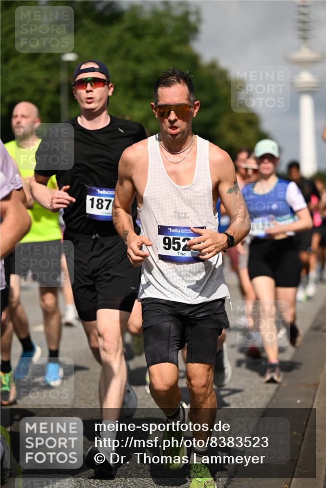 29.06.2025 - hella hamburg halbmarathon Dr. Thomas Lammeyer http://msf.ph/oto/8383523 29.06.2025 09:59:14 Kennedybrücke 1200, 1630, 1683, 1696, 1706, 1884, 2207, 2287, 2411, 2706, 2708, 3087, 3213, 3435, 3692, 3747, 3985, 4088, 4093, 4121, 4189, 4324, 4345, 4601, 4847, 4890, 5102, 5421, 5459, 5638, 5915, 6009, 6027, 6054, 6158, 6421, 6532, 6662, 6691, 6836, 6938, 7052, 7056, 7312, 7367, 7659, 8139, 8153, 8205, 8216, 8218, 8234, 8302, 8371, 8454, 8487, 8577, 8693, 8720, 8856, 8889, 8899, 8927, 8955, 8977, 9032, 9386, 9529, 9649, 9786, 9869, 9959, 10053, 10115, 10184, 10263, 10423, 11356 meine-sportfotos.de