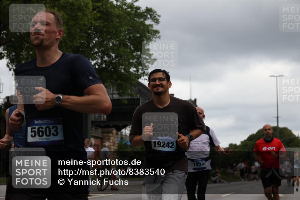 29.06.2025 - hella hamburg halbmarathon Yannick Fuchs http://msf.ph/oto/8383540 29.06.2025 10:55:06 20KM 1188, 1453, 1823, 2426, 2661, 3698, 5379, 5602, 5603, 5613, 5775, 6674, 6708, 6921, 7250, 7306, 7759, 7761, 8177, 8483, 8662, 9021, 9071, 9611, 9984, 10295, 10882, 11515, 12377, 12789, 12908, 13459, 13516, 13558, 16621, 17145, 17181, 17226, 17670, 17951, 18133, 18757, 19117, 19146, 19242 meine-sportfotos.de