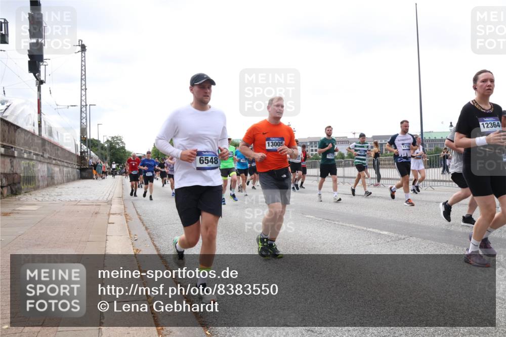 29.06.2025 - hella hamburg halbmarathon Lena Gebhardt http://msf.ph/oto/8383550 29.06.2025 10:40:24 Lombardsbrücke 5113, 6548, 4, 1013, 13005, 11717, 12364, 1018, 1037, 1058, 1076, 1291, 1586, 1691, 1899, 2019, 2042, 2109, 2206, 2254, 2515, 2572, 2762, 2763, 2866, 2888, 3237, 3293, 3295, 3515, 3607, 3808, 3810, 4173, 4271, 4411, 4471, 4612, 4756, 4906, 5059, 5113, 5229, 5263, 5351, 5352, 5654, 5702, 5877, 5901, 5975, 6076, 6097, 6229, 6278, 6280, 6363, 6463, 6548, 6673, 6698, 6750, 6866, 6876, 6890, 6920, 7108, 7174, 7455, 7456, 7675, 7850, 7956, 8307, 8378, 8391 meine-sportfotos.de