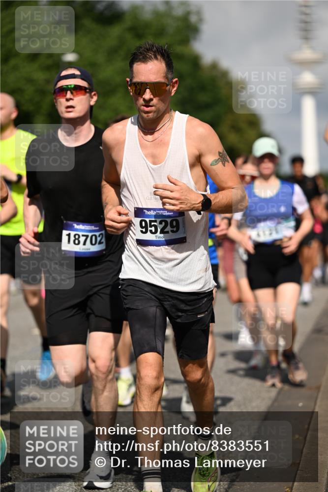 29.06.2025 - hella hamburg halbmarathon Dr. Thomas Lammeyer http://msf.ph/oto/8383551 29.06.2025 09:59:14 Kennedybrücke 1200, 1630, 1683, 1696, 1706, 1884, 2207, 2287, 2411, 2706, 2708, 3087, 3213, 3435, 3692, 3747, 3985, 4088, 4093, 4121, 4189, 4324, 4345, 4601, 4847, 4890, 5102, 5421, 5459, 5638, 5915, 6009, 6027, 6054, 6158, 6421, 6532, 6662, 6691, 6836, 6938, 7052, 7056, 7312, 7367, 7659, 8139, 8153, 8205, 8216, 8218, 8234, 8302, 8371, 8454, 8487, 8577, 8693, 8720, 8856, 8889, 8899, 8927, 8955, 8977, 9032, 9386, 9529, 9649, 9786, 9869, 9959, 10053, 10115, 10184, 10263, 10423, 11356 meine-sportfotos.de