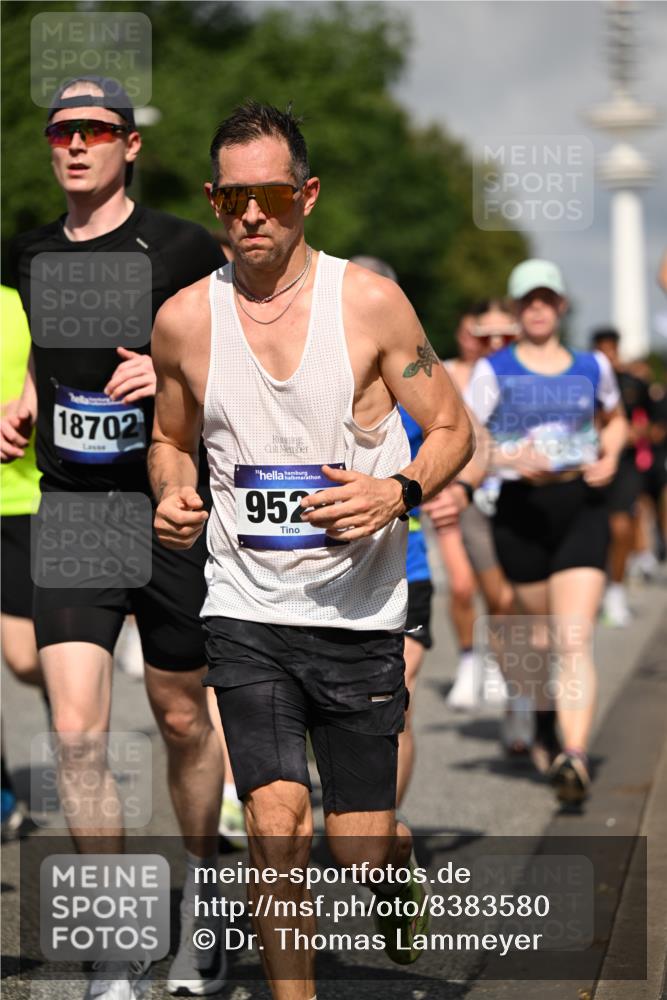 29.06.2025 - hella hamburg halbmarathon Dr. Thomas Lammeyer http://msf.ph/oto/8383580 29.06.2025 09:59:14 Kennedybrücke 1200, 1630, 1683, 1696, 1706, 1884, 2207, 2287, 2411, 2706, 2708, 3087, 3213, 3435, 3692, 3747, 3985, 4088, 4093, 4121, 4189, 4324, 4345, 4601, 4847, 4890, 5102, 5421, 5459, 5638, 5915, 6009, 6027, 6054, 6158, 6421, 6532, 6662, 6691, 6836, 6938, 7052, 7056, 7312, 7367, 7659, 8139, 8153, 8205, 8216, 8218, 8234, 8302, 8371, 8454, 8487, 8577, 8693, 8720, 8856, 8889, 8899, 8927, 8955, 8977, 9032, 9386, 9529, 9649, 9786, 9869, 9959, 10053, 10115, 10184, 10263, 10423, 11356 meine-sportfotos.de