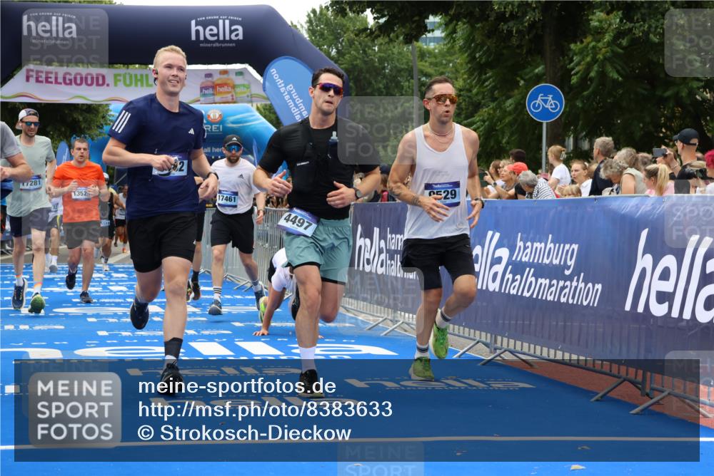 29.06.2025 - hella hamburg halbmarathon Strokosch-Dieckow http://msf.ph/oto/8383633 29.06.2025 10:46:30 Ziel 2222, 2842, 4237, 4497, 5459, 6421, 6978, 7335, 8482, 8981, 9051, 9232, 9386, 9529, 9786, 11185, 11773, 12891, 13525, 13554, 14045, 14228, 14482, 15026, 15133, 15157, 15206, 17281, 17461, 18637, 18882, 19209 meine-sportfotos.de