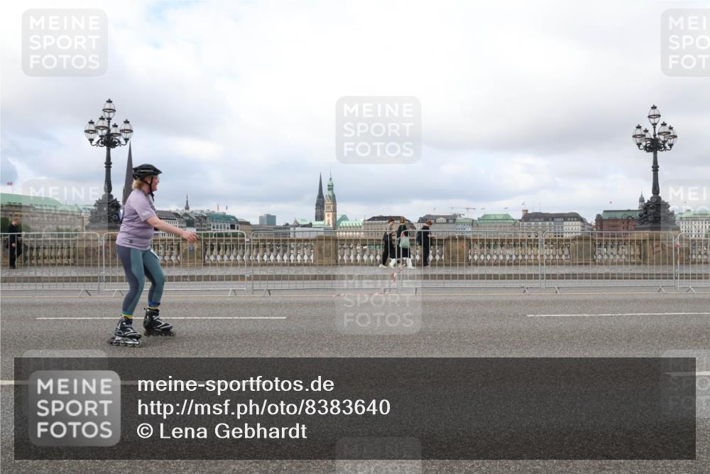 29.06.2025 - hella hamburg halbmarathon Lena Gebhardt http://msf.ph/oto/8383640 29.06.2025 09:15:25 Lombardsbrücke  meine-sportfotos.de