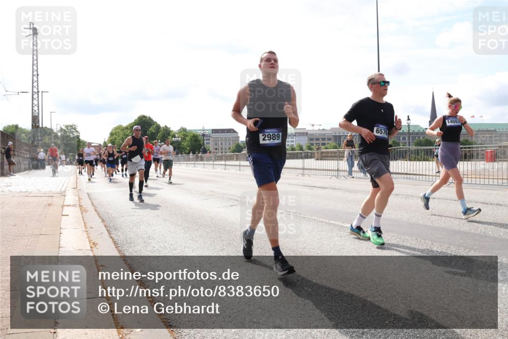 29.06.2025 - hella hamburg halbmarathon Lena Gebhardt http://msf.ph/oto/8383650 29.06.2025 10:15:41 Lombardsbrücke 2989, 6576, 14552, 1440, 1524, 2076, 2110, 2720, 2989, 3167, 3417, 3650, 4007, 4466, 4492, 4494, 5069, 5271, 5739, 5986, 6376, 6576, 7452, 7809, 7810, 7897, 7941, 7942, 8256, 8746, 8885, 9192, 9307, 9423, 9657, 9675, 9847, 9997, 10108, 10608, 10775, 10858, 11113, 11303, 11478, 11774, 11783, 11818, 12427, 12457, 12469, 12521, 13179, 13197, 13453, 13500, 13818, 13951, 14413, 14423, 14550, 14552, 15150, 15307, 15740 meine-sportfotos.de