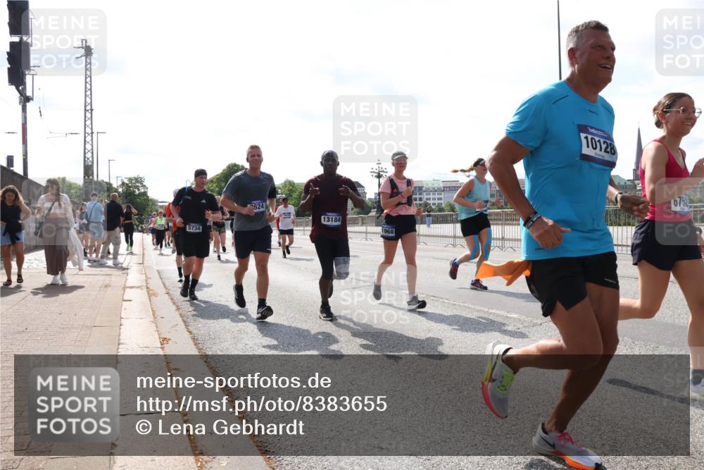 29.06.2025 - hella hamburg halbmarathon Lena Gebhardt http://msf.ph/oto/8383655 29.06.2025 10:02:51 Lombardsbrücke 5734, 524, 13184, 1968, 10128, 6752, 1128, 1254, 1414, 1482, 1702, 1733, 2685, 2712, 2780, 2782, 2810, 2819, 3225, 3630, 3780, 3919, 3976, 4066, 4204, 4613, 4665, 4904, 5734, 6208, 6217, 6708, 6752, 6815, 6860, 6997, 7049, 7210, 7211, 7323, 7869, 7888, 8003, 8364, 8481, 8483, 8614, 8624, 8662, 8749, 9006, 9131, 9439, 9554, 9986, 10128, 10295, 10539, 11191, 11250, 11515, 11670, 11702, 11782, 11935, 11968, 12169, 12422, 12908, 13664, 13874, 14224 meine-sportfotos.de