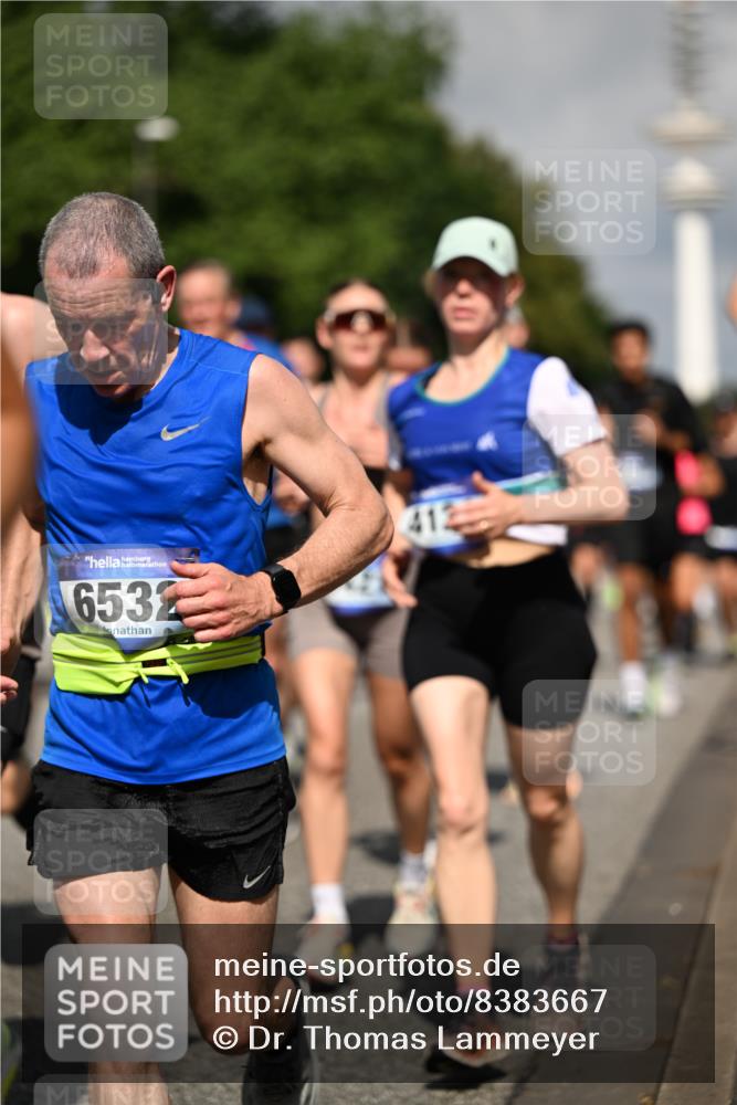 29.06.2025 - hella hamburg halbmarathon Dr. Thomas Lammeyer http://msf.ph/oto/8383667 29.06.2025 09:59:15 Kennedybrücke 1200, 1630, 1683, 1696, 1706, 1884, 2207, 2287, 2411, 2706, 2708, 3087, 3213, 3435, 3692, 3747, 3985, 4088, 4093, 4121, 4189, 4324, 4345, 4601, 4847, 4890, 5102, 5421, 5459, 5638, 5915, 6009, 6027, 6054, 6158, 6421, 6532, 6662, 6691, 6836, 6938, 7052, 7056, 7312, 7367, 7659, 8139, 8153, 8205, 8216, 8218, 8234, 8302, 8371, 8454, 8487, 8577, 8693, 8720, 8856, 8899, 8927, 8955, 8977, 9032, 9386, 9529, 9649, 9786, 9959, 10053, 10115, 10184, 10263, 11356 meine-sportfotos.de