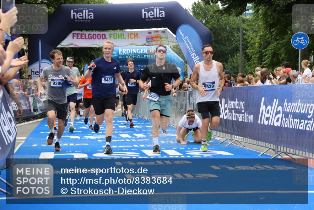 29.06.2025 - hella hamburg halbmarathon Strokosch-Dieckow http://msf.ph/oto/8383684 29.06.2025 10:46:30 Ziel 2222, 2842, 4237, 4497, 5459, 6421, 6978, 7335, 8482, 8981, 9051, 9232, 9386, 9529, 9786, 11185, 11773, 12891, 13525, 13554, 14045, 14228, 14482, 15026, 15133, 15157, 15206, 17281, 17461, 18637, 18882, 19209 meine-sportfotos.de