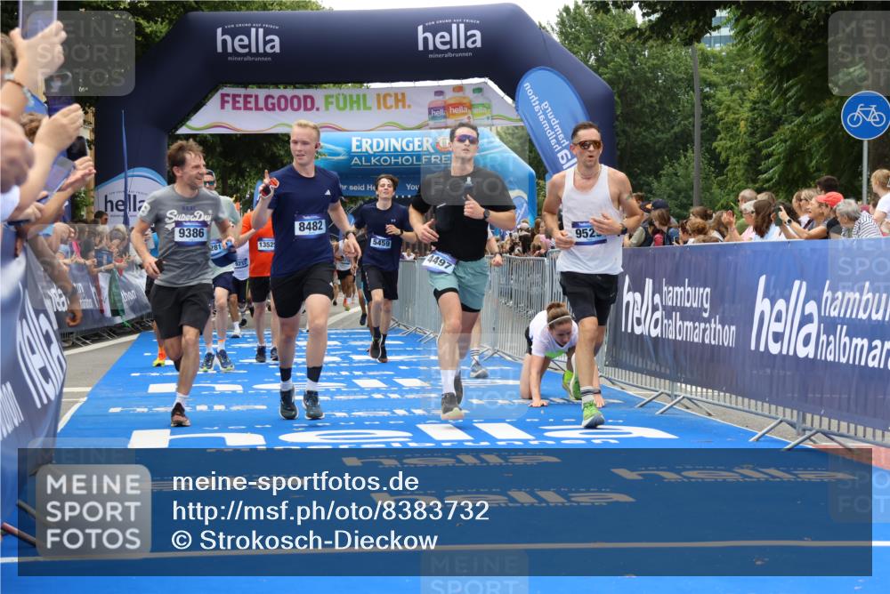 29.06.2025 - hella hamburg halbmarathon Strokosch-Dieckow http://msf.ph/oto/8383732 29.06.2025 10:46:30 Ziel 2222, 2842, 4237, 4497, 5459, 6421, 6978, 7335, 8482, 8981, 9051, 9232, 9386, 9529, 9786, 11185, 11773, 12891, 13525, 13554, 14045, 14228, 14482, 15026, 15133, 15157, 15206, 17281, 17461, 18637, 18882, 19209 meine-sportfotos.de