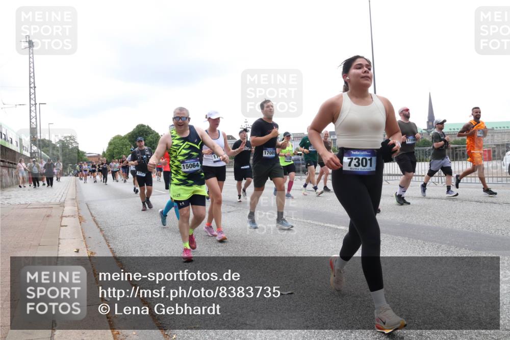 29.06.2025 - hella hamburg halbmarathon Lena Gebhardt http://msf.ph/oto/8383735 29.06.2025 10:49:39 Lombardsbrücke 3183, 15064, 17089, 14390, 7301, 145, 1040, 1041, 1525, 1625, 1805, 1888, 2067, 2212, 2466, 2527, 2541, 2668, 2862, 2927, 2997, 3070, 3183, 3232, 3383, 3943, 4403, 4525, 4527, 4589, 4769, 4809, 4870, 5076, 5106, 5463, 5552, 5694, 6191, 6694, 6989, 7301, 7305, 7339, 7366, 7650, 7679, 7931, 7936, 8065, 8549, 9015, 9162, 9245, 9261, 10033, 10038, 10130, 10333, 10403, 10479, 10683, 10704, 10782, 10785, 11558, 11631, 12124, 12388, 13764, 14545, 14692 meine-sportfotos.de