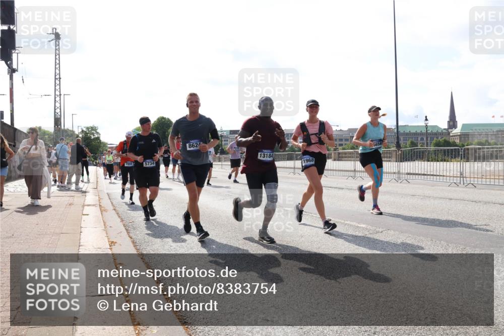 29.06.2025 - hella hamburg halbmarathon Lena Gebhardt http://msf.ph/oto/8383754 29.06.2025 10:02:51 Lombardsbrücke 7888, 5734, 862, 13184, 3654, 1968, 1128, 1254, 1414, 1482, 1702, 1733, 2685, 2712, 2780, 2782, 2810, 2819, 3225, 3630, 3780, 3919, 3976, 4066, 4204, 4613, 4665, 4904, 5734, 6208, 6217, 6708, 6752, 6815, 6860, 6997, 7049, 7210, 7211, 7323, 7869, 7888, 8003, 8364, 8481, 8483, 8614, 8624, 8662, 8749, 9006, 9131, 9439, 9554, 9986, 10128, 10295, 10539, 11191, 11250, 11515, 11670, 11702, 11782, 11935, 11968, 12169, 12422, 12908, 13664, 13874, 14224 meine-sportfotos.de