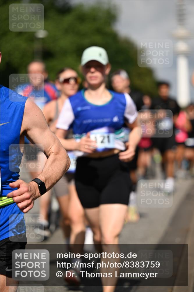 29.06.2025 - hella hamburg halbmarathon Dr. Thomas Lammeyer http://msf.ph/oto/8383759 29.06.2025 09:59:16 Kennedybrücke 1200, 1461, 1630, 1683, 1696, 1706, 1884, 2207, 2287, 2411, 2706, 2708, 3087, 3213, 3435, 3692, 3747, 3985, 4088, 4093, 4121, 4189, 4324, 4345, 4601, 4847, 4890, 5102, 5421, 5459, 5638, 5915, 6009, 6027, 6054, 6421, 6532, 6662, 6691, 6836, 6938, 7052, 7056, 7312, 7367, 7659, 8139, 8153, 8205, 8216, 8218, 8234, 8302, 8371, 8454, 8487, 8577, 8693, 8720, 8856, 8899, 8927, 8955, 8977, 9386, 9529, 9786, 9959, 10053, 10115, 10184, 10263, 11356 meine-sportfotos.de
