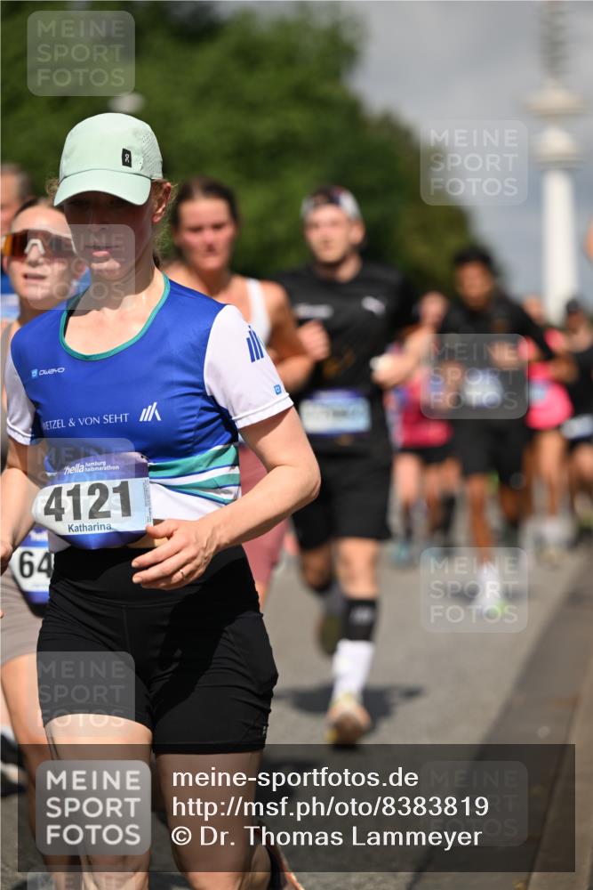 29.06.2025 - hella hamburg halbmarathon Dr. Thomas Lammeyer http://msf.ph/oto/8383819 29.06.2025 09:59:16 Kennedybrücke 1200, 1461, 1630, 1683, 1696, 1706, 1884, 2207, 2287, 2411, 2706, 2708, 3087, 3213, 3435, 3692, 3747, 3985, 4088, 4093, 4121, 4189, 4324, 4345, 4601, 4847, 4890, 5102, 5421, 5459, 5638, 5915, 6009, 6027, 6054, 6421, 6532, 6662, 6691, 6836, 6938, 7052, 7056, 7312, 7367, 7659, 8139, 8153, 8205, 8216, 8218, 8234, 8302, 8371, 8454, 8487, 8577, 8693, 8720, 8856, 8899, 8927, 8955, 8977, 9386, 9529, 9786, 9959, 10053, 10115, 10184, 10263, 11356 meine-sportfotos.de