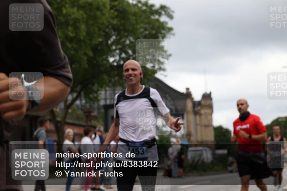 29.06.2025 - hella hamburg halbmarathon Yannick Fuchs http://msf.ph/oto/8383842 29.06.2025 10:55:07 20KM 1188, 1453, 1823, 2426, 2661, 3698, 5379, 5602, 5603, 5613, 5775, 6674, 6708, 6921, 7250, 7306, 7759, 7761, 8177, 8483, 9071, 9453, 9611, 9984, 10295, 10882, 11515, 12377, 12789, 12908, 13459, 13516, 13558, 16621, 17145, 17181, 17226, 17670, 17951, 18133, 18757, 19117, 19146, 19242 meine-sportfotos.de