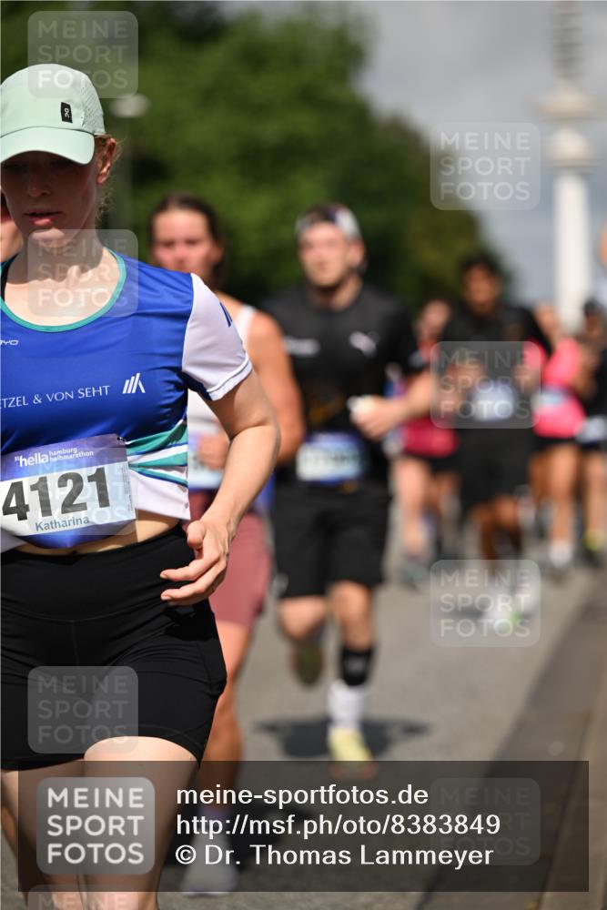 29.06.2025 - hella hamburg halbmarathon Dr. Thomas Lammeyer http://msf.ph/oto/8383849 29.06.2025 09:59:16 Kennedybrücke 1200, 1461, 1630, 1683, 1696, 1706, 1884, 2207, 2287, 2411, 2706, 2708, 3087, 3213, 3435, 3692, 3747, 3985, 4088, 4093, 4121, 4189, 4324, 4345, 4601, 4847, 4890, 5102, 5421, 5459, 5638, 5915, 6009, 6027, 6054, 6421, 6532, 6662, 6691, 6836, 6938, 7052, 7056, 7312, 7367, 7659, 8139, 8153, 8205, 8216, 8218, 8234, 8302, 8371, 8454, 8487, 8577, 8693, 8720, 8856, 8899, 8927, 8955, 8977, 9386, 9529, 9786, 9959, 10053, 10115, 10184, 10263, 11356 meine-sportfotos.de