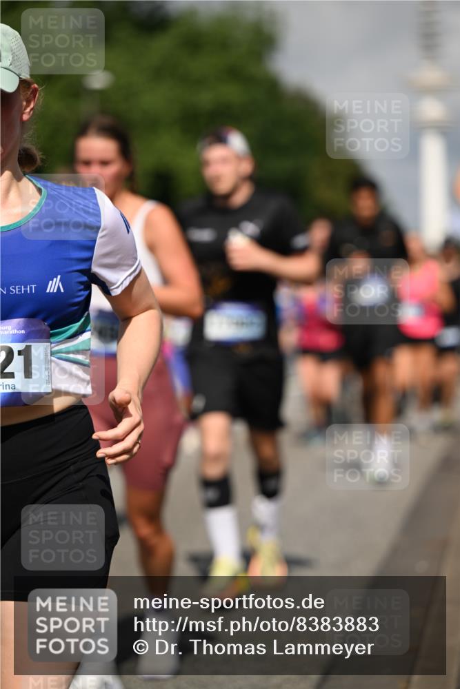 29.06.2025 - hella hamburg halbmarathon Dr. Thomas Lammeyer http://msf.ph/oto/8383883 29.06.2025 09:59:16 Kennedybrücke 1200, 1461, 1630, 1683, 1696, 1706, 1884, 2207, 2287, 2411, 2706, 2708, 3087, 3213, 3435, 3692, 3747, 3985, 4088, 4093, 4121, 4189, 4324, 4345, 4601, 4847, 4890, 5102, 5421, 5459, 5638, 5915, 6009, 6027, 6054, 6421, 6532, 6662, 6691, 6836, 6938, 7052, 7056, 7312, 7367, 7659, 8139, 8153, 8205, 8216, 8218, 8234, 8302, 8371, 8454, 8487, 8577, 8693, 8720, 8856, 8899, 8927, 8955, 8977, 9386, 9529, 9786, 9959, 10053, 10115, 10184, 10263, 11356 meine-sportfotos.de