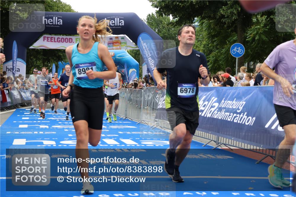 29.06.2025 - hella hamburg halbmarathon Strokosch-Dieckow http://msf.ph/oto/8383898 29.06.2025 10:46:28 Ziel 2222, 2842, 4237, 4497, 5459, 6421, 6978, 7335, 8482, 8981, 9232, 9386, 9529, 9786, 11185, 11773, 12171, 12651, 12891, 13525, 13698, 14045, 14228, 14482, 15133, 15157, 15206, 16127, 17281, 17461, 18211, 18637, 18882, 19209 meine-sportfotos.de