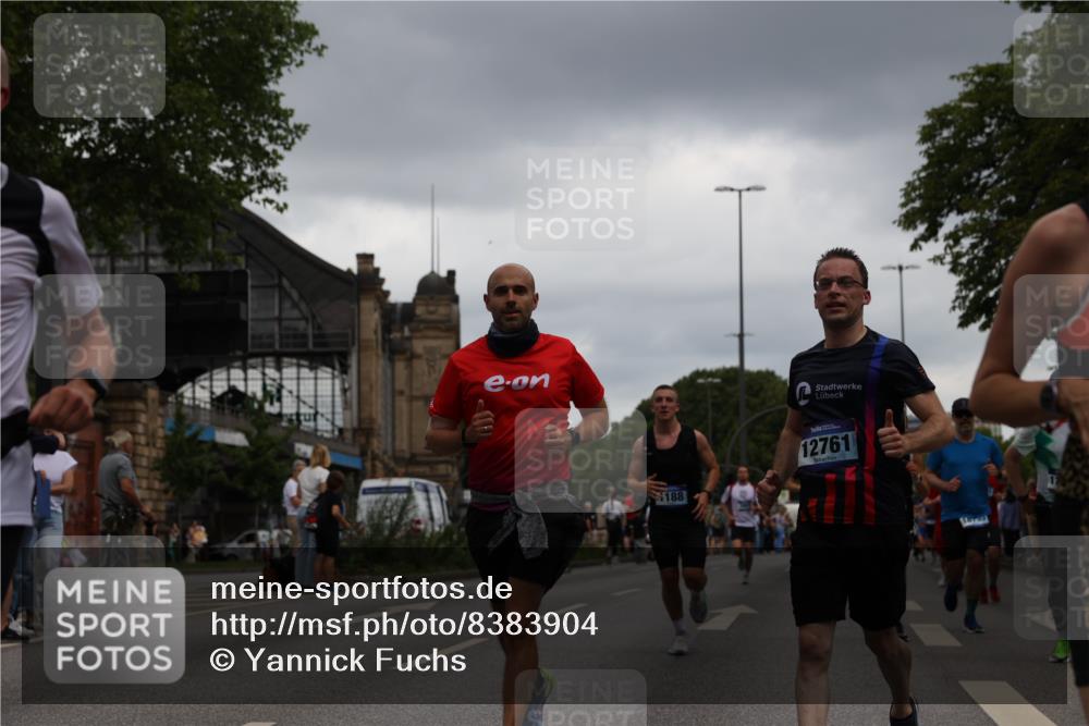 29.06.2025 - hella hamburg halbmarathon Yannick Fuchs http://msf.ph/oto/8383904 29.06.2025 10:55:07 20KM 1188, 1453, 1823, 2426, 2661, 3698, 5379, 5602, 5603, 5613, 5775, 6674, 6708, 6921, 7250, 7306, 7759, 7761, 8177, 8483, 9071, 9453, 9611, 9984, 10295, 10882, 11515, 12377, 12789, 12908, 13459, 13516, 13558, 16621, 17145, 17181, 17226, 17670, 17951, 18133, 18757, 19117, 19146, 19242 meine-sportfotos.de