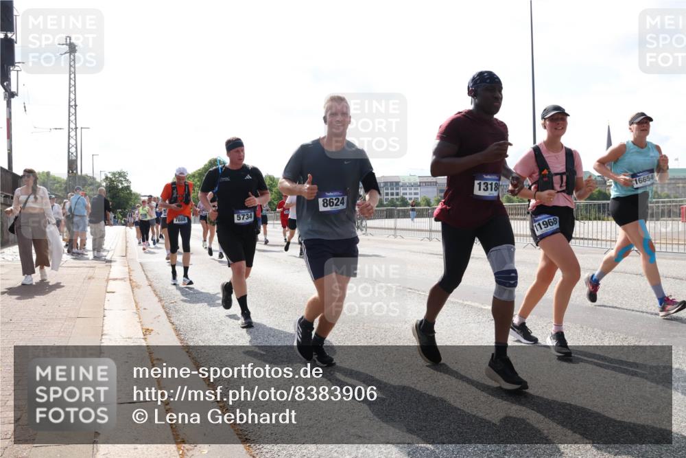 29.06.2025 - hella hamburg halbmarathon Lena Gebhardt http://msf.ph/oto/8383906 29.06.2025 10:02:52 Lombardsbrücke 7888, 5734, 8624, 1318, 11968, 16654, 1128, 1414, 1482, 1702, 1733, 2685, 2712, 2780, 2782, 2810, 2819, 3225, 3572, 3630, 3780, 3919, 3976, 4066, 4204, 4613, 4665, 4904, 5734, 6208, 6217, 6708, 6752, 6815, 6860, 6997, 7049, 7210, 7211, 7323, 7869, 7888, 8003, 8364, 8481, 8483, 8614, 8624, 8662, 8749, 9006, 9131, 9439, 9554, 9986, 10128, 10295, 10539, 11191, 11250, 11515, 11670, 11702, 11782, 11935, 11968, 12169, 12422, 12908, 13664, 13874, 14224 meine-sportfotos.de