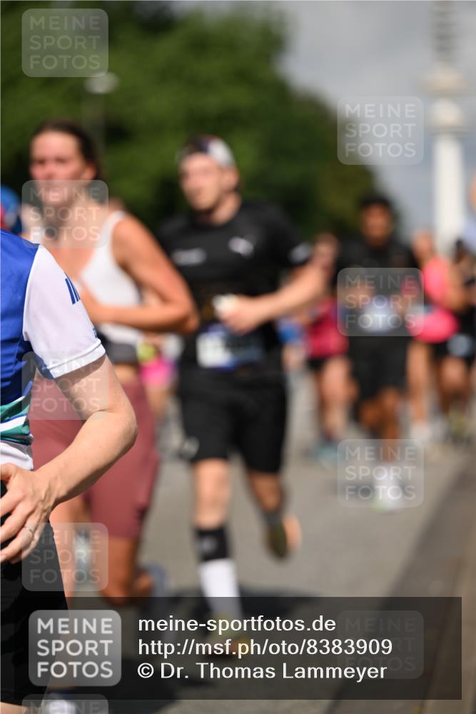 29.06.2025 - hella hamburg halbmarathon Dr. Thomas Lammeyer http://msf.ph/oto/8383909 29.06.2025 09:59:16 Kennedybrücke 1200, 1461, 1630, 1683, 1696, 1706, 1884, 2207, 2287, 2411, 2706, 2708, 3087, 3213, 3435, 3692, 3747, 3985, 4088, 4093, 4121, 4189, 4324, 4345, 4601, 4847, 4890, 5102, 5421, 5459, 5638, 5915, 6009, 6027, 6054, 6421, 6532, 6662, 6691, 6836, 6938, 7052, 7056, 7312, 7367, 7659, 8139, 8153, 8205, 8216, 8218, 8234, 8302, 8371, 8454, 8487, 8577, 8693, 8720, 8856, 8899, 8927, 8955, 8977, 9386, 9529, 9786, 9959, 10053, 10115, 10184, 10263, 11356 meine-sportfotos.de