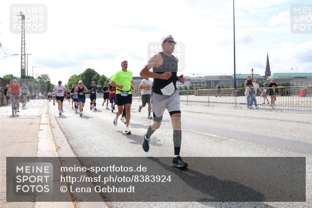 29.06.2025 - hella hamburg halbmarathon Lena Gebhardt http://msf.ph/oto/8383924 29.06.2025 10:15:44 Lombardsbrücke 9192, 1010, 1156, 1440, 1651, 2076, 2110, 2720, 2989, 3167, 3417, 4007, 4466, 4492, 4494, 5069, 5271, 5423, 5739, 6376, 6576, 7452, 7809, 7810, 7897, 7941, 7942, 8256, 8554, 8746, 8885, 9192, 9307, 9423, 9657, 9675, 9784, 9847, 9997, 10108, 10608, 10775, 10858, 11113, 11303, 11478, 11774, 11783, 11818, 12427, 12457, 12469, 12521, 13179, 13197, 13453, 13500, 13818, 13951, 14413, 14423, 14550, 14552, 15150, 15307, 15740 meine-sportfotos.de