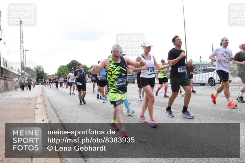 29.06.2025 - hella hamburg halbmarathon Lena Gebhardt http://msf.ph/oto/8383935 29.06.2025 10:49:40 Lombardsbrücke 3183, 1719, 16944, 15064, 17085, 143, 17089, 1396, 1040, 1041, 1511, 1525, 1625, 1805, 1888, 2067, 2212, 2466, 2527, 2541, 2668, 2862, 2927, 2997, 3070, 3183, 3232, 3383, 3943, 4525, 4527, 4589, 4769, 4809, 4870, 5076, 5106, 5463, 5552, 5694, 6191, 6694, 6989, 7301, 7305, 7339, 7366, 7650, 7679, 7931, 7936, 8065, 8549, 9015, 9162, 9245, 9261, 10033, 10038, 10130, 10333, 10403, 10479, 10683, 10704, 10782, 10785, 11558, 11631, 12124, 12388, 13764, 14545, 14692 meine-sportfotos.de