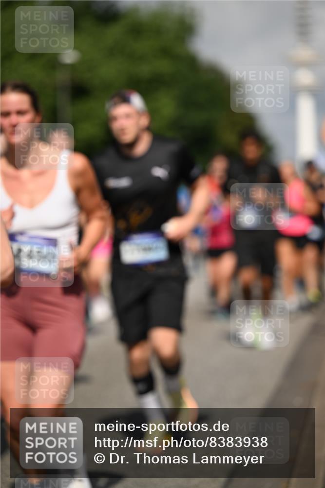 29.06.2025 - hella hamburg halbmarathon Dr. Thomas Lammeyer http://msf.ph/oto/8383938 29.06.2025 09:59:17 Kennedybrücke 1200, 1461, 1630, 1683, 1696, 1706, 1884, 2207, 2287, 2411, 2706, 2708, 3087, 3213, 3435, 3654, 3692, 3985, 4088, 4121, 4189, 4324, 4345, 4601, 4847, 4890, 5102, 5421, 5459, 5638, 5915, 6009, 6027, 6054, 6421, 6532, 6662, 6691, 6836, 6938, 7052, 7056, 7269, 7312, 7367, 7657, 8139, 8153, 8205, 8216, 8218, 8234, 8302, 8371, 8454, 8487, 8577, 8693, 8720, 8856, 8899, 8927, 8955, 8977, 9386, 9529, 9786, 9959, 10053, 10115, 10184, 10263, 11356 meine-sportfotos.de