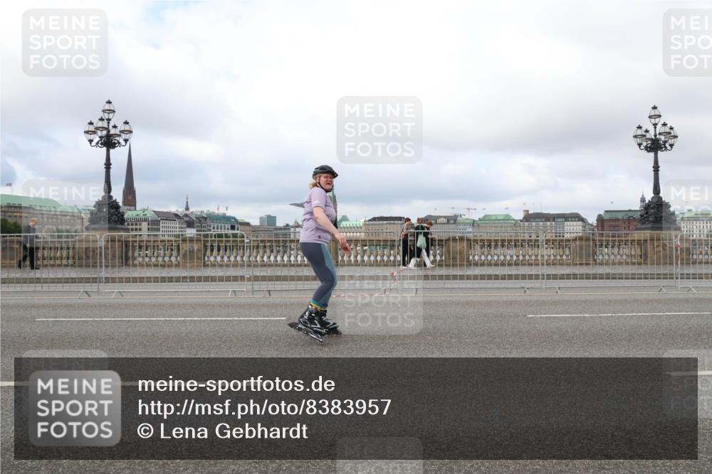29.06.2025 - hella hamburg halbmarathon Lena Gebhardt http://msf.ph/oto/8383957 29.06.2025 09:15:25 Lombardsbrücke  meine-sportfotos.de