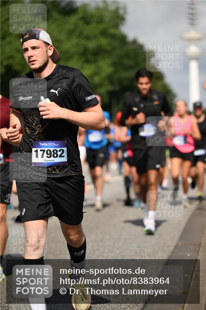 29.06.2025 - hella hamburg halbmarathon Dr. Thomas Lammeyer http://msf.ph/oto/8383964 29.06.2025 09:59:17 Kennedybrücke 1200, 1461, 1630, 1683, 1696, 1706, 1884, 2207, 2287, 2411, 2706, 2708, 3087, 3213, 3435, 3654, 3692, 3985, 4088, 4121, 4189, 4324, 4345, 4601, 4847, 4890, 5102, 5421, 5459, 5638, 5915, 6009, 6027, 6054, 6421, 6532, 6662, 6691, 6836, 6938, 7052, 7056, 7269, 7312, 7367, 7657, 8139, 8153, 8205, 8216, 8218, 8234, 8302, 8371, 8454, 8487, 8577, 8693, 8720, 8856, 8899, 8927, 8955, 8977, 9386, 9529, 9786, 9959, 10053, 10115, 10184, 10263, 11356 meine-sportfotos.de