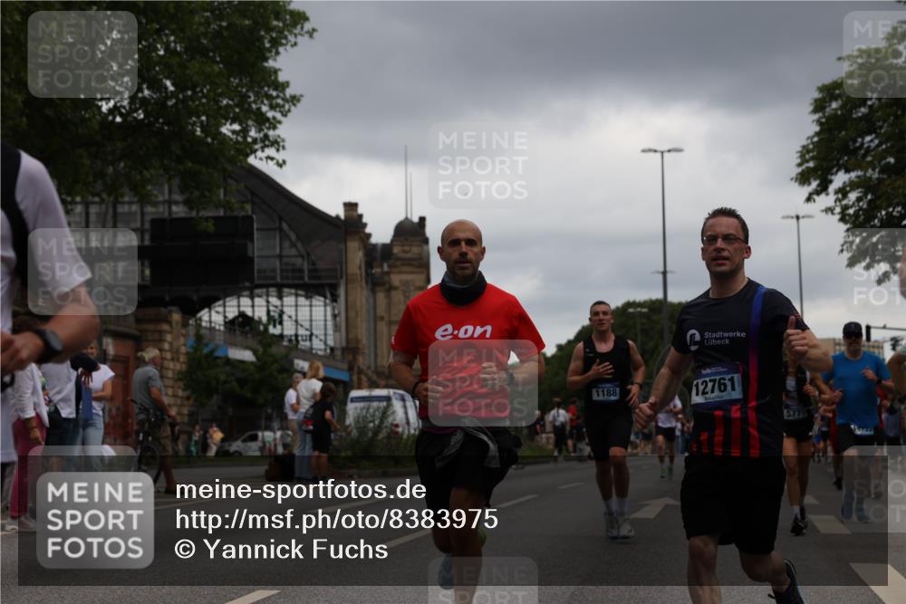 29.06.2025 - hella hamburg halbmarathon Yannick Fuchs http://msf.ph/oto/8383975 29.06.2025 10:55:08 20KM 1188, 1453, 1823, 2426, 2661, 3698, 5379, 5602, 5603, 5613, 5775, 6674, 6708, 6921, 7250, 7306, 7759, 7761, 8177, 8483, 9071, 9453, 9611, 9984, 10295, 10882, 11515, 12377, 12789, 12908, 13459, 13516, 13558, 16621, 17145, 17181, 17226, 17670, 17951, 18133, 18757, 19117, 19146, 19242 meine-sportfotos.de