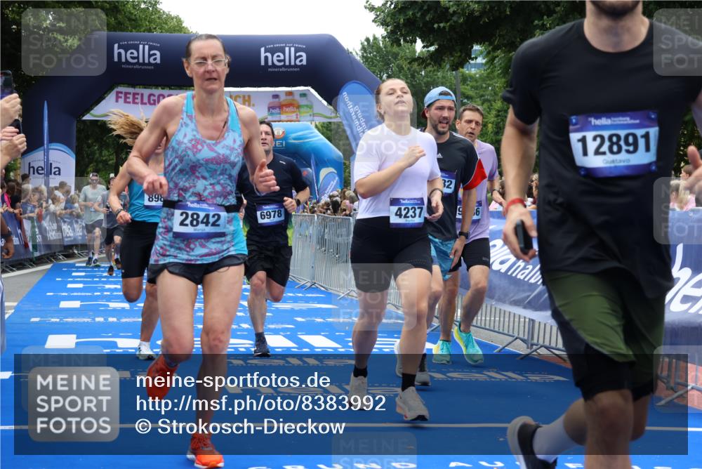 29.06.2025 - hella hamburg halbmarathon Strokosch-Dieckow http://msf.ph/oto/8383992 29.06.2025 10:46:27 Ziel 1600, 2222, 2842, 4237, 4497, 5459, 6421, 6978, 7335, 8142, 8482, 8981, 9232, 9386, 9529, 9786, 11185, 11773, 12171, 12651, 12891, 13525, 13698, 14045, 14228, 14482, 15157, 15206, 16127, 17281, 17461, 18211, 18637, 18882, 19209 meine-sportfotos.de
