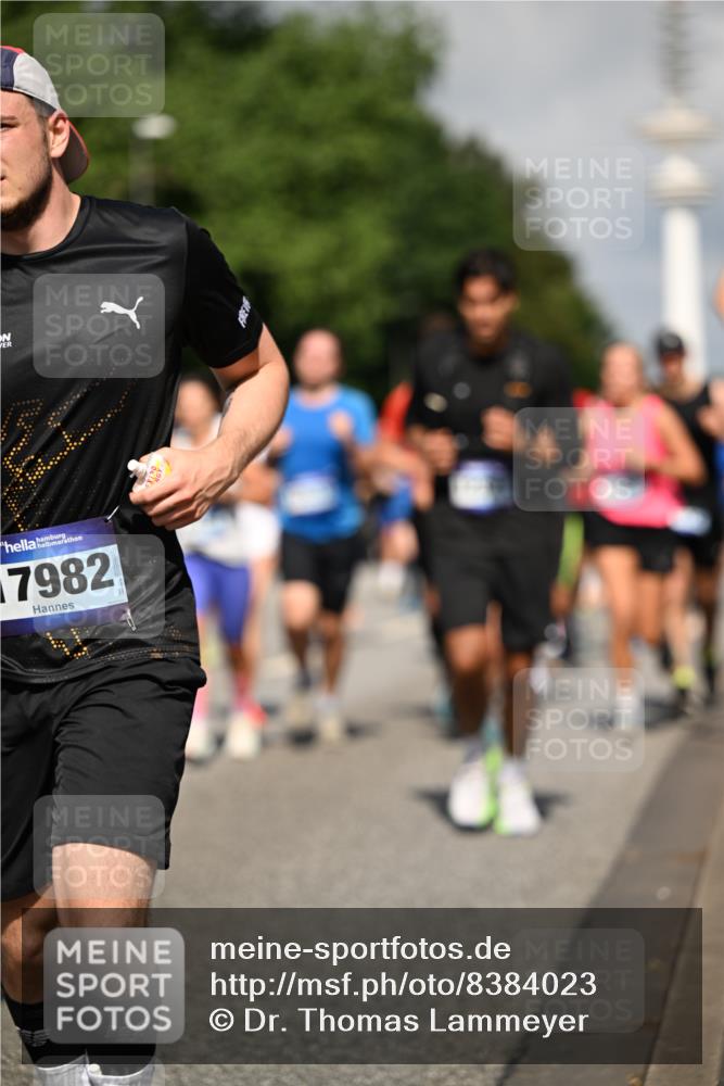 29.06.2025 - hella hamburg halbmarathon Dr. Thomas Lammeyer http://msf.ph/oto/8384023 29.06.2025 09:59:17 Kennedybrücke 1200, 1461, 1630, 1683, 1696, 1706, 1884, 2207, 2287, 2411, 2706, 2708, 3087, 3213, 3435, 3654, 3692, 3985, 4088, 4121, 4189, 4324, 4345, 4601, 4847, 4890, 5102, 5421, 5459, 5638, 5915, 6009, 6027, 6054, 6421, 6532, 6662, 6691, 6836, 6938, 7052, 7056, 7269, 7312, 7367, 7657, 8139, 8153, 8205, 8216, 8218, 8234, 8302, 8371, 8454, 8487, 8577, 8693, 8720, 8856, 8899, 8927, 8955, 8977, 9386, 9529, 9786, 9959, 10053, 10115, 10184, 10263, 11356 meine-sportfotos.de