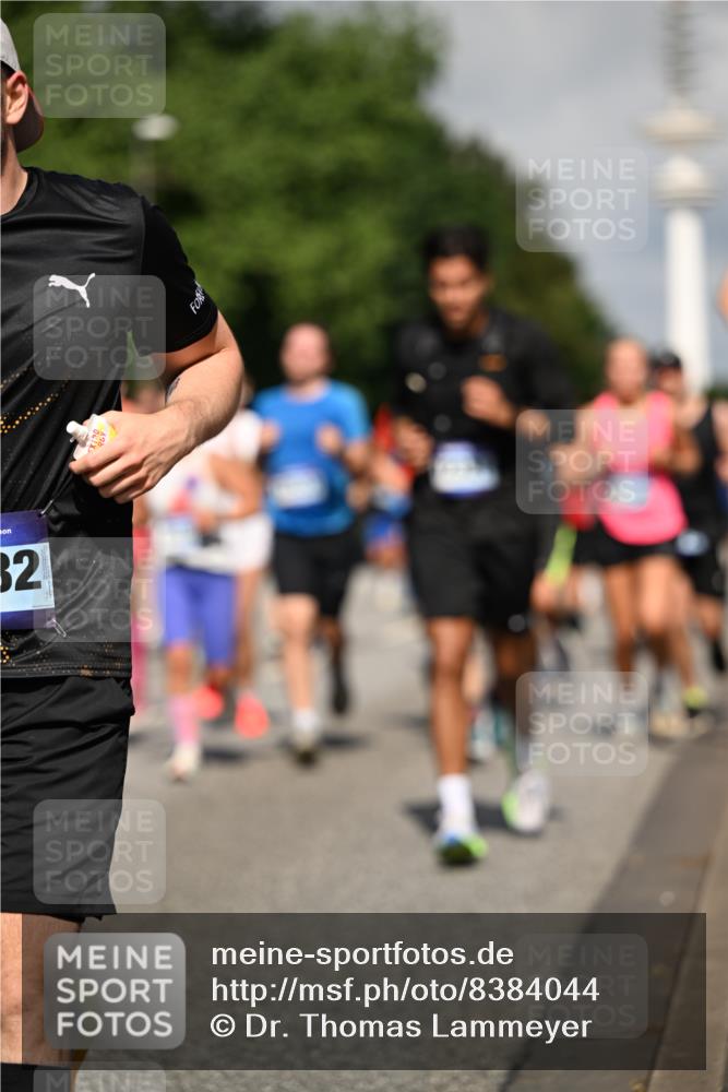 29.06.2025 - hella hamburg halbmarathon Dr. Thomas Lammeyer http://msf.ph/oto/8384044 29.06.2025 09:59:17 Kennedybrücke 1200, 1461, 1630, 1683, 1696, 1706, 1884, 2207, 2287, 2411, 2706, 2708, 3087, 3213, 3435, 3654, 3692, 3985, 4088, 4121, 4189, 4324, 4345, 4601, 4847, 4890, 5102, 5421, 5459, 5638, 5915, 6009, 6027, 6054, 6421, 6532, 6662, 6691, 6836, 6938, 7052, 7056, 7269, 7312, 7367, 7657, 8139, 8153, 8205, 8216, 8218, 8234, 8302, 8371, 8454, 8487, 8577, 8693, 8720, 8856, 8899, 8927, 8955, 8977, 9386, 9529, 9786, 9959, 10053, 10115, 10184, 10263, 11356 meine-sportfotos.de