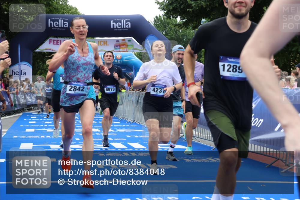 29.06.2025 - hella hamburg halbmarathon Strokosch-Dieckow http://msf.ph/oto/8384048 29.06.2025 10:46:26 Ziel 1600, 2222, 2842, 4237, 4497, 5459, 6421, 6691, 6978, 7335, 8142, 8482, 8981, 9232, 9386, 9529, 9786, 11185, 11773, 12171, 12651, 12891, 13698, 14045, 14228, 14482, 15157, 15206, 16127, 17281, 17461, 18118, 18211, 18637, 18882, 19209 meine-sportfotos.de