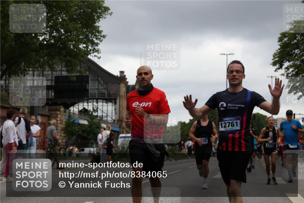 29.06.2025 - hella hamburg halbmarathon Yannick Fuchs http://msf.ph/oto/8384065 29.06.2025 10:55:08 20KM 1188, 1453, 1823, 2426, 2661, 3698, 5379, 5602, 5603, 5613, 5775, 6674, 6708, 6921, 7250, 7306, 7759, 7761, 8177, 8483, 9071, 9453, 9611, 9984, 10295, 10882, 11515, 12377, 12789, 12908, 13459, 13516, 13558, 16621, 17145, 17181, 17226, 17670, 17951, 18133, 18757, 19117, 19146, 19242 meine-sportfotos.de