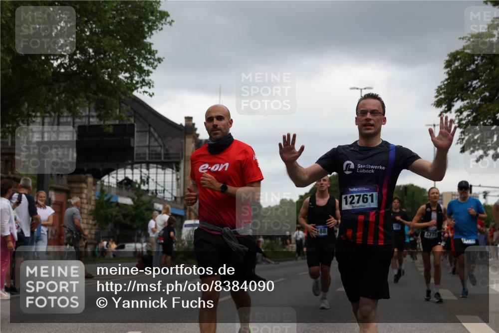 29.06.2025 - hella hamburg halbmarathon Yannick Fuchs http://msf.ph/oto/8384090 29.06.2025 10:55:08 20KM 1188, 1453, 1823, 2426, 2661, 3698, 5379, 5602, 5603, 5613, 5775, 6674, 6708, 6921, 7250, 7306, 7759, 7761, 8177, 8483, 9071, 9453, 9611, 9984, 10295, 10882, 11515, 12377, 12789, 12908, 13459, 13516, 13558, 16621, 17145, 17181, 17226, 17670, 17951, 18133, 18757, 19117, 19146, 19242 meine-sportfotos.de