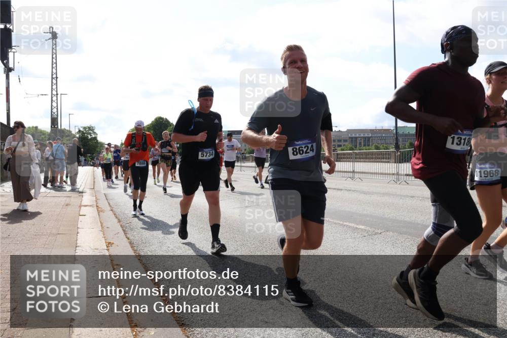 29.06.2025 - hella hamburg halbmarathon Lena Gebhardt http://msf.ph/oto/8384115 29.06.2025 10:02:52 Lombardsbrücke 7888, 5734, 8624, 1318, 11968, 1128, 1414, 1482, 1702, 1733, 2685, 2712, 2780, 2782, 2810, 2819, 3225, 3572, 3630, 3780, 3919, 3976, 4066, 4204, 4613, 4665, 4904, 5734, 6208, 6217, 6708, 6752, 6815, 6860, 6997, 7049, 7210, 7211, 7323, 7869, 7888, 8003, 8364, 8481, 8483, 8614, 8624, 8662, 8749, 9006, 9131, 9439, 9554, 9986, 10128, 10295, 10539, 11191, 11250, 11515, 11670, 11702, 11782, 11935, 11968, 12169, 12422, 12908, 13664, 13874, 14224 meine-sportfotos.de