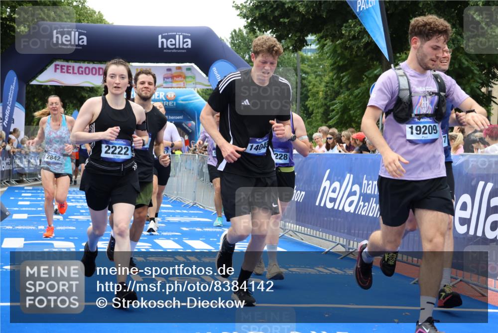 29.06.2025 - hella hamburg halbmarathon Strokosch-Dieckow http://msf.ph/oto/8384142 29.06.2025 10:46:25 Ziel 1600, 2222, 2842, 4237, 4497, 5459, 6421, 6691, 6978, 7335, 8142, 8482, 8981, 9232, 9386, 9529, 9786, 11185, 11773, 12171, 12651, 12891, 13698, 14045, 14200, 14228, 14262, 14482, 15157, 16127, 17281, 17461, 18118, 18211, 18637, 18882, 19209 meine-sportfotos.de