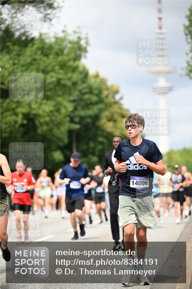 29.06.2025 - hella hamburg halbmarathon Dr. Thomas Lammeyer http://msf.ph/oto/8384191 29.06.2025 10:42:50 Kennedybrücke 1457, 1596, 1721, 1791, 2113, 2151, 2486, 2693, 2786, 3094, 3095, 3242, 3323, 3338, 3716, 3841, 3927, 4139, 4155, 4259, 4260, 5085, 5089, 5155, 5161, 5300, 5713, 6199, 6200, 6695, 6696, 6751, 6930, 7117, 7118, 7119, 7165, 7371, 7552, 7561, 7692, 7849, 7914, 8583, 8615, 8635, 8747, 9004, 9424, 9500, 9689, 9699, 10584 meine-sportfotos.de