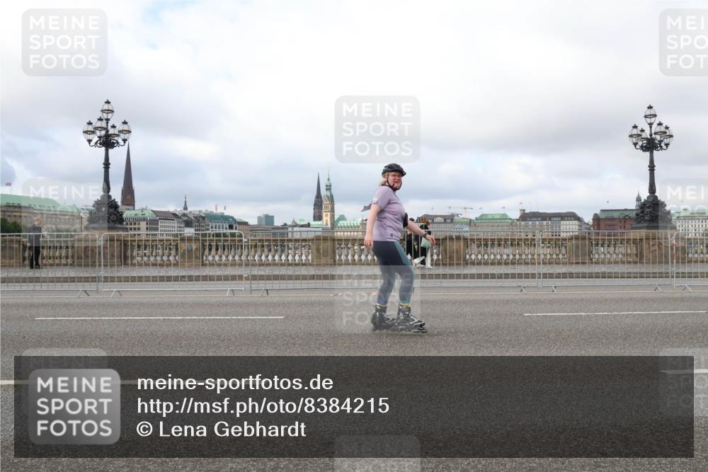 29.06.2025 - hella hamburg halbmarathon Lena Gebhardt http://msf.ph/oto/8384215 29.06.2025 09:15:25 Lombardsbrücke  meine-sportfotos.de