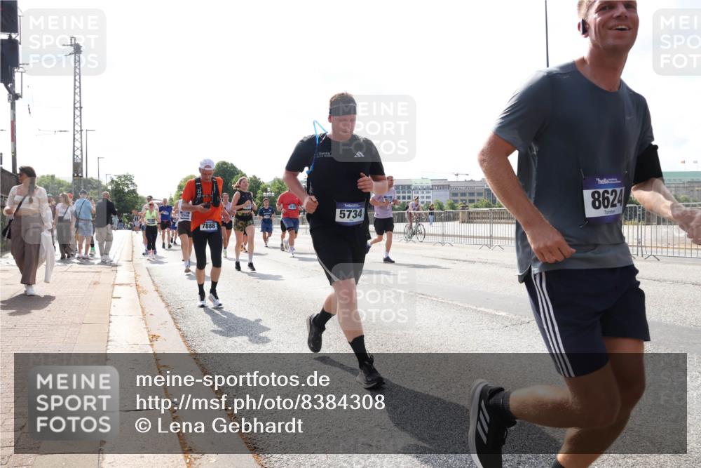 29.06.2025 - hella hamburg halbmarathon Lena Gebhardt http://msf.ph/oto/8384308 29.06.2025 10:02:53 Lombardsbrücke 7888, 6815, 5734, 16237, 8624, 1128, 1414, 1482, 1702, 1733, 2685, 2712, 2780, 2782, 2810, 2819, 3225, 3572, 3630, 3780, 3919, 3976, 4066, 4204, 4613, 4665, 4904, 5734, 6208, 6217, 6708, 6752, 6815, 6860, 6997, 7049, 7210, 7211, 7323, 7869, 7888, 8003, 8364, 8481, 8483, 8614, 8624, 8662, 8749, 9006, 9131, 9439, 9554, 9986, 10128, 10295, 10539, 10824, 11250, 11515, 11670, 11702, 11782, 11935, 11968, 12169, 12422, 12908, 13036, 13664, 13874, 14224 meine-sportfotos.de