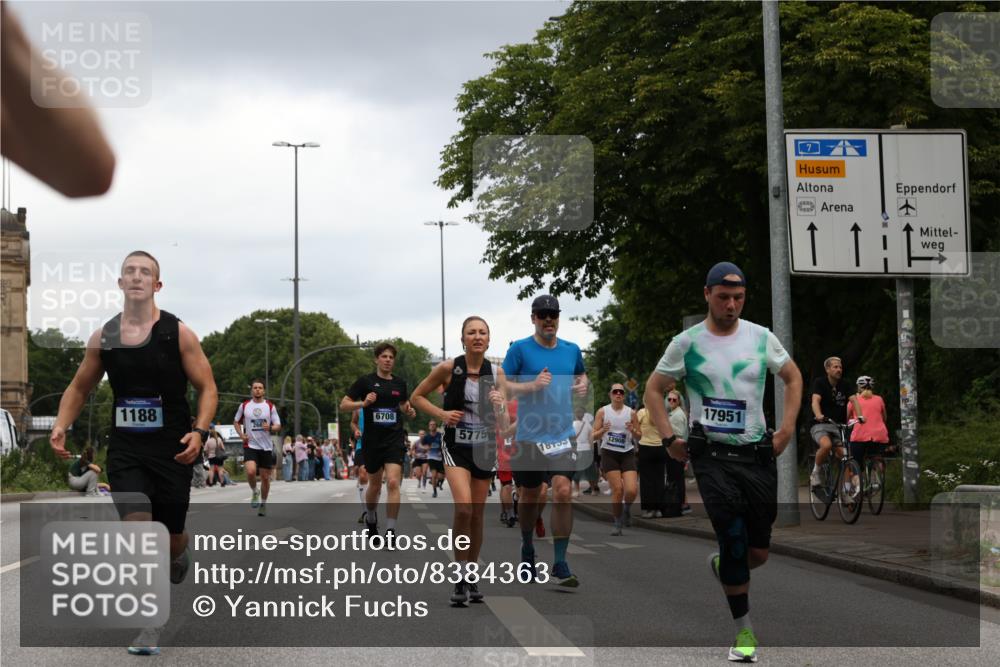 29.06.2025 - hella hamburg halbmarathon Yannick Fuchs http://msf.ph/oto/8384363 29.06.2025 10:55:09 20KM 1188, 1453, 1823, 2426, 2661, 3698, 5379, 5602, 5603, 5613, 5775, 6674, 6708, 6921, 7250, 7306, 7759, 7761, 8177, 8483, 9071, 9453, 9611, 9984, 10295, 10882, 11515, 12377, 12789, 12908, 13459, 13516, 13558, 15008, 16621, 17145, 17181, 17226, 17670, 17951, 18133, 18757, 19242 meine-sportfotos.de