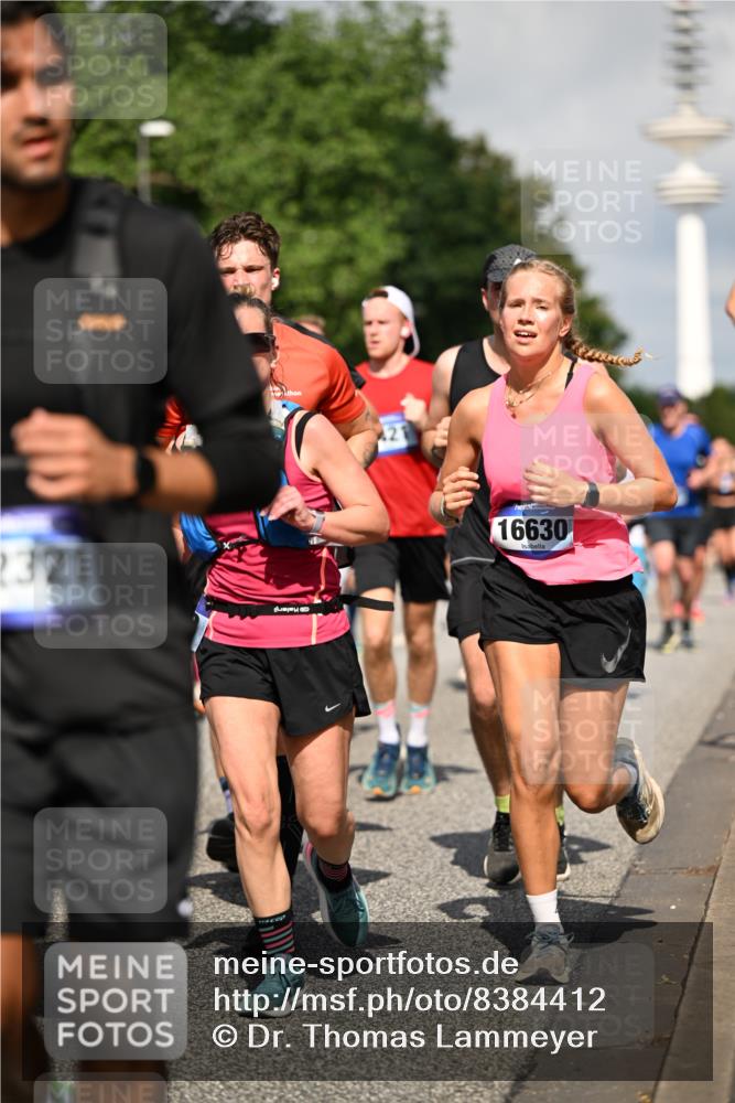 29.06.2025 - hella hamburg halbmarathon Dr. Thomas Lammeyer http://msf.ph/oto/8384412 29.06.2025 09:59:20 Kennedybrücke 1151, 1200, 1461, 1630, 1683, 1689, 1696, 1706, 1884, 2207, 2706, 2708, 3213, 3435, 3654, 3692, 3985, 4033, 4088, 4121, 4189, 4324, 4345, 4601, 4847, 4890, 5102, 5421, 5459, 5915, 6009, 6027, 6054, 6421, 6532, 6691, 6938, 7052, 7056, 7269, 7312, 7332, 7367, 7657, 8139, 8153, 8205, 8216, 8218, 8234, 8302, 8371, 8454, 8487, 8577, 8720, 8856, 8899, 8927, 8955, 8977, 9386, 9491, 9529, 9786, 9934, 9959, 10115, 10184, 10263, 11356 meine-sportfotos.de