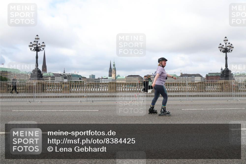 29.06.2025 - hella hamburg halbmarathon Lena Gebhardt http://msf.ph/oto/8384425 29.06.2025 09:15:25 Lombardsbrücke  meine-sportfotos.de