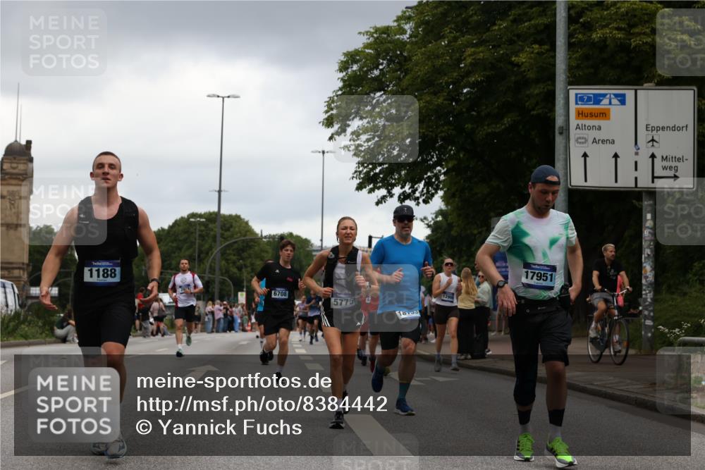 29.06.2025 - hella hamburg halbmarathon Yannick Fuchs http://msf.ph/oto/8384442 29.06.2025 10:55:09 20KM 1188, 1453, 1823, 2426, 2661, 3698, 5379, 5602, 5603, 5613, 5775, 6674, 6708, 6921, 7250, 7306, 7759, 7761, 8177, 8483, 9071, 9453, 9611, 9984, 10295, 10882, 11515, 12377, 12789, 12908, 13459, 13516, 13558, 15008, 16621, 17145, 17181, 17226, 17670, 17951, 18133, 18757, 19242 meine-sportfotos.de