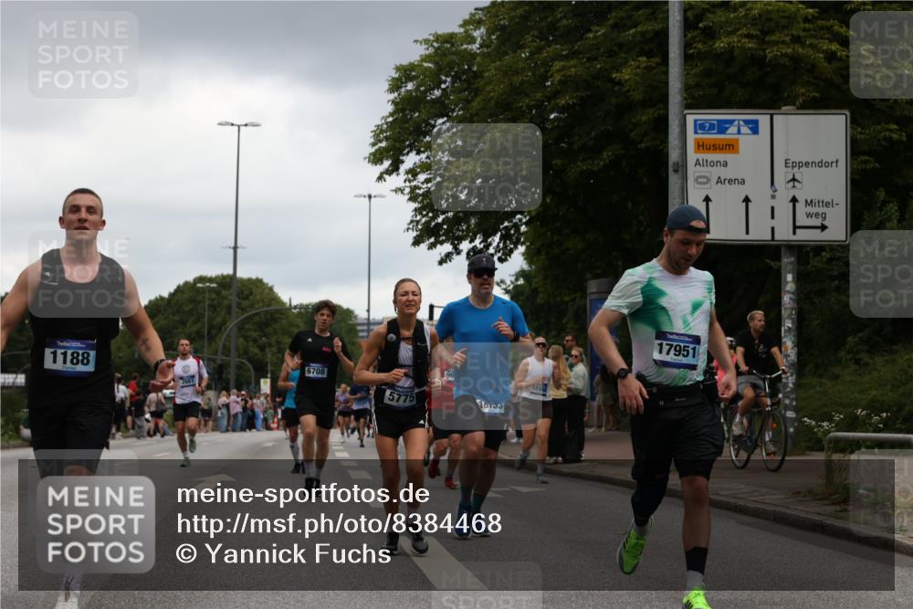 29.06.2025 - hella hamburg halbmarathon Yannick Fuchs http://msf.ph/oto/8384468 29.06.2025 10:55:09 20KM 1188, 1453, 1823, 2426, 2661, 3698, 5379, 5602, 5603, 5613, 5775, 6674, 6708, 6921, 7250, 7306, 7759, 7761, 8177, 8483, 9071, 9453, 9611, 9984, 10295, 10882, 11515, 12377, 12789, 12908, 13459, 13516, 13558, 15008, 16621, 17145, 17181, 17226, 17670, 17951, 18133, 18757, 19242 meine-sportfotos.de